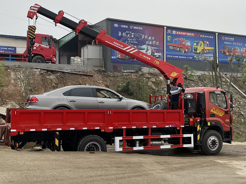 福田奧鈴單橋隨車吊