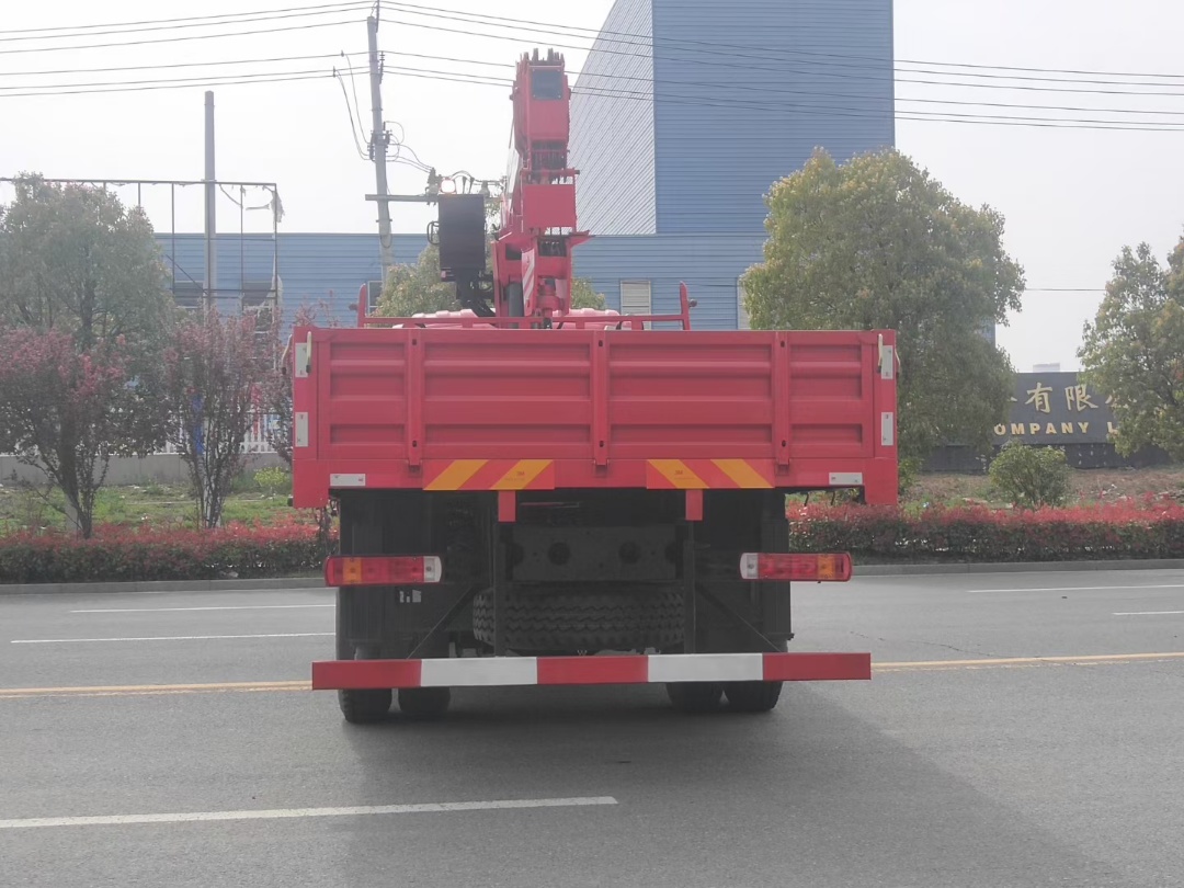 福田瑞沃大金剛排半駕駛室隨車吊