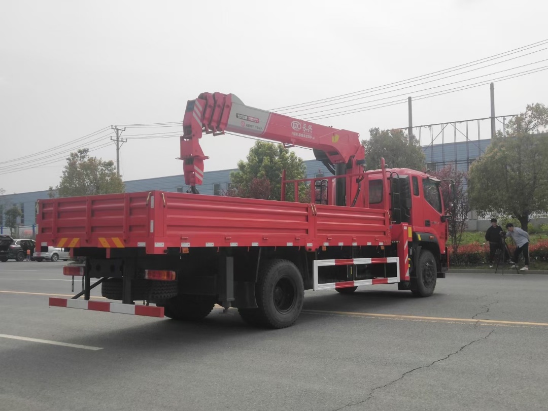 福田瑞沃大金剛排半駕駛室隨車吊